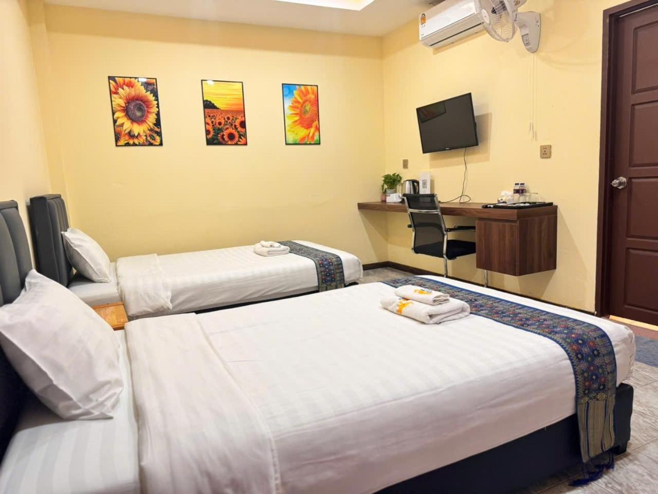 Yula Hotel Thatluang Vientiane Exterior foto